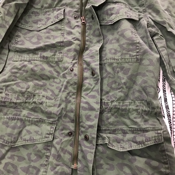 Green Army Jacket ⭐️ - Picture 8 of 8